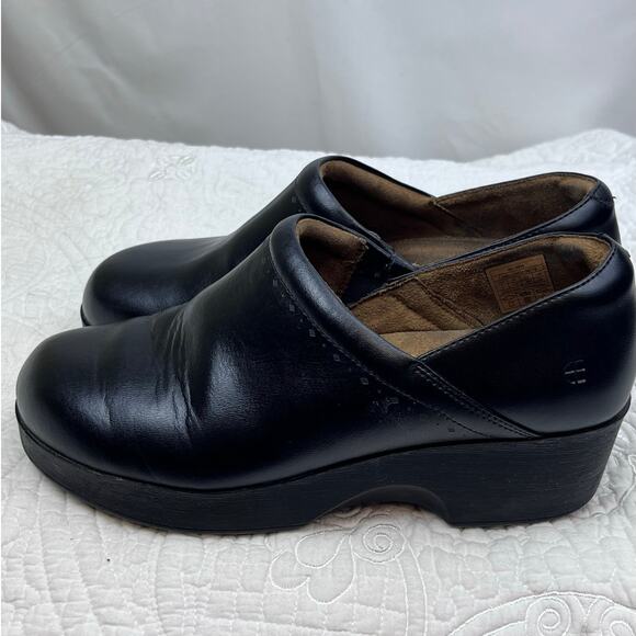 Dansko Women's Size 8 Black Leather Slip On Comfort Rubber Sole Clog Shoe - Picture 4 of 8
